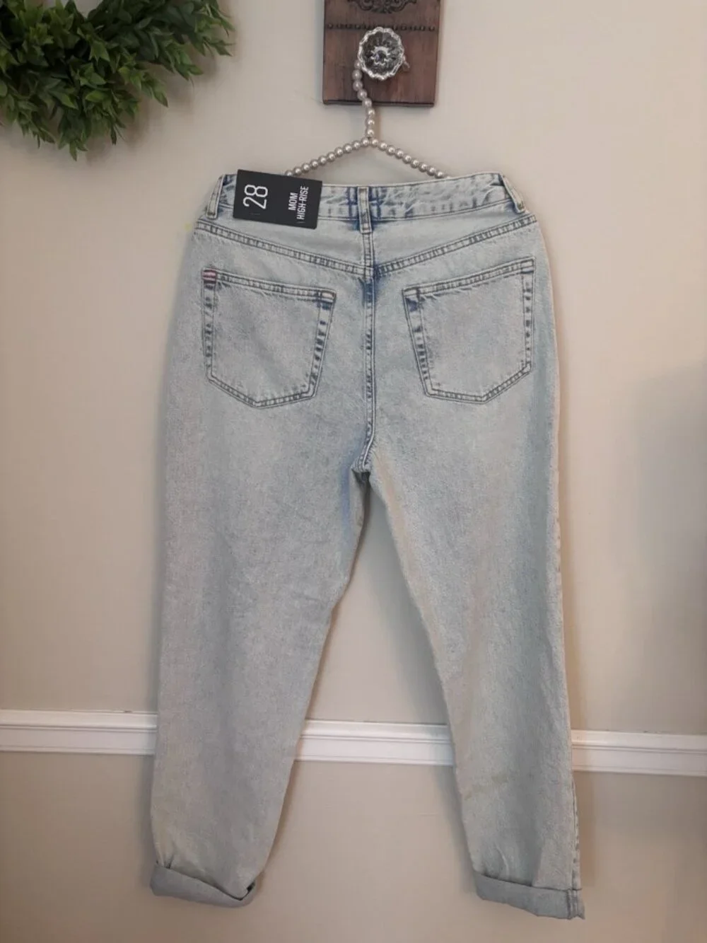 NWT BDG Urban Outfitters Size 28 Mom High-Rise Light Wash Jeans